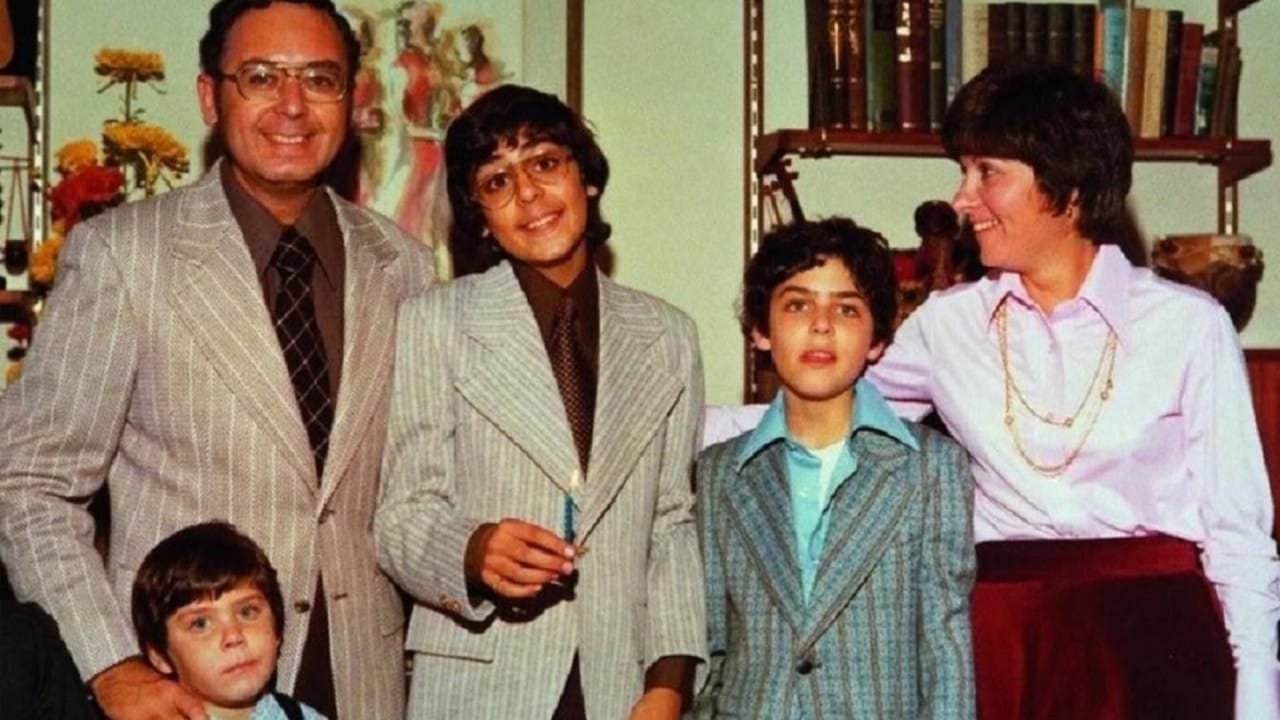 CAPTURING THE FRIEDMANS — TMDB (pass2)